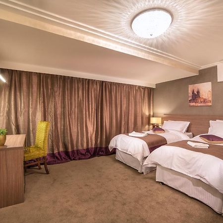 The Frontier Hotel Szeretvásár Kültér fotó
