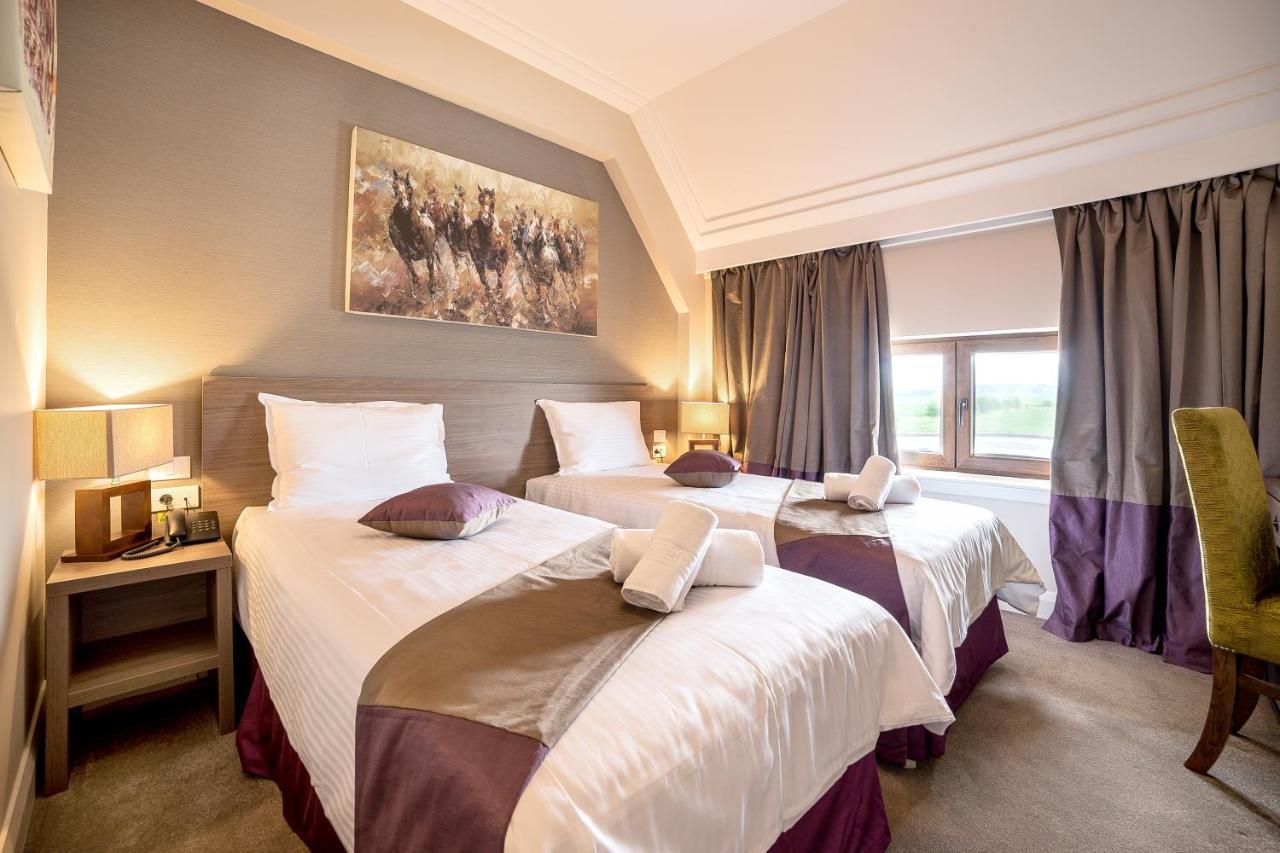 The Frontier Hotel Szeretvásár Kültér fotó