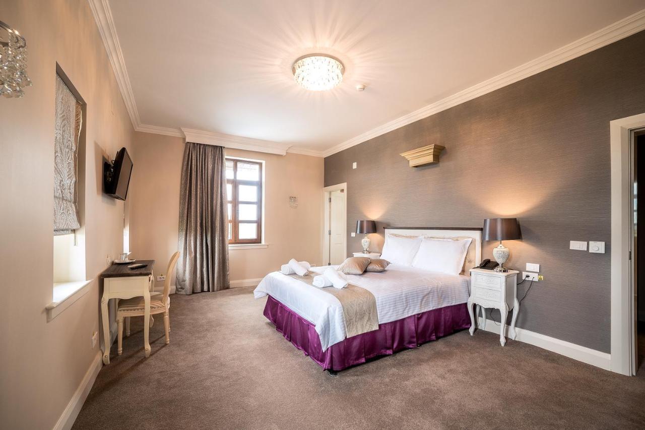 The Frontier Hotel Szeretvásár Kültér fotó
