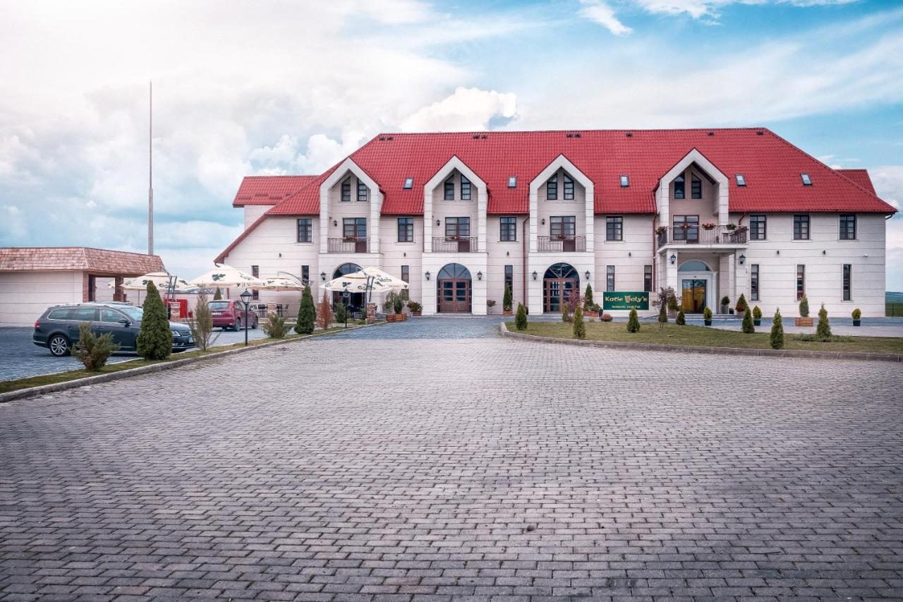 The Frontier Hotel Szeretvásár Kültér fotó