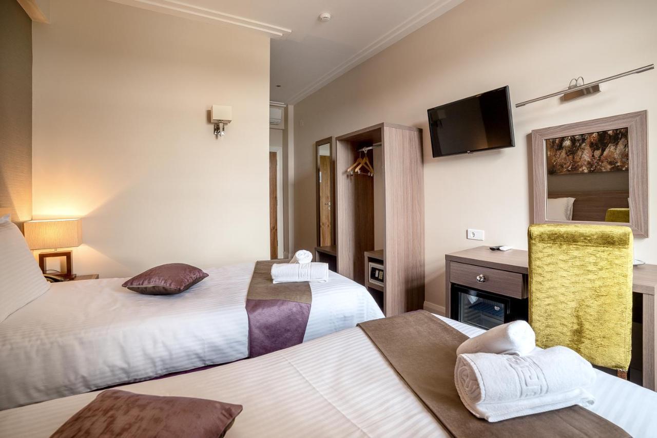 The Frontier Hotel Szeretvásár Kültér fotó